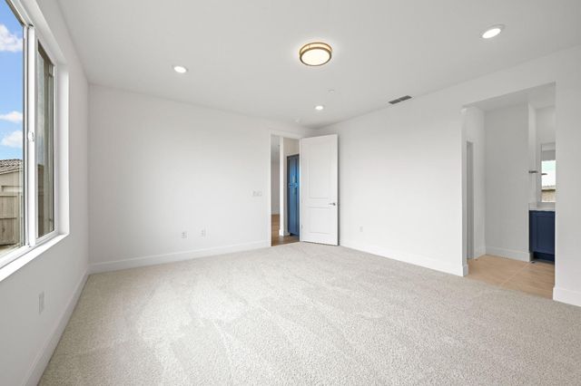 7000 Carbone Dr, Roseville, CA 95747