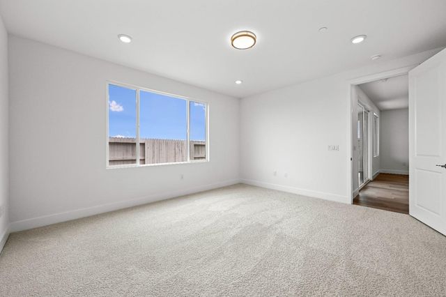 7000 Carbone Dr, Roseville, CA 95747