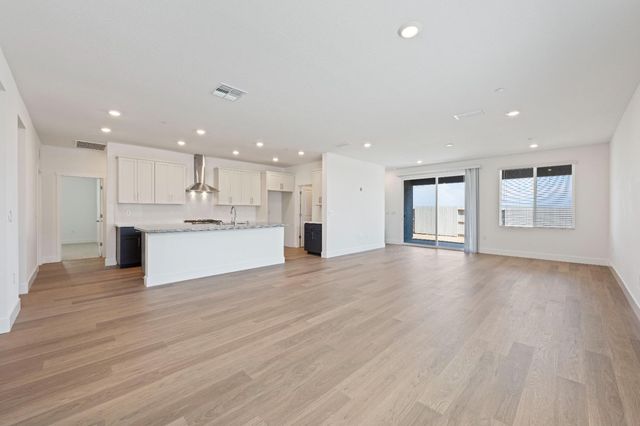 7000 Carbone Dr, Roseville, CA 95747