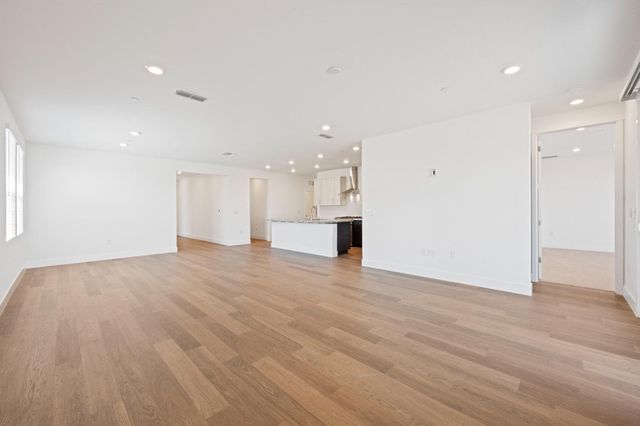 7000 Carbone Dr, Roseville, CA 95747