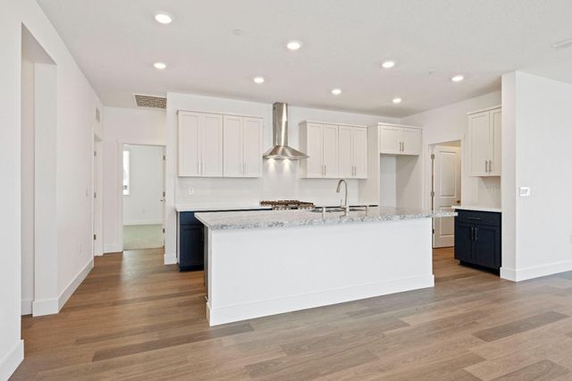 7000 Carbone Dr, Roseville, CA 95747