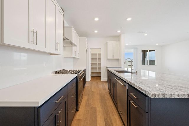 7000 Carbone Dr, Roseville, CA 95747