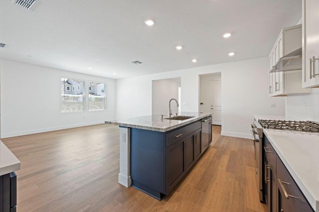 7000 Carbone Dr, Roseville, CA 95747