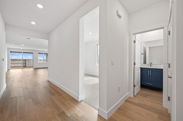 7000 Carbone Dr, Roseville, CA 95747