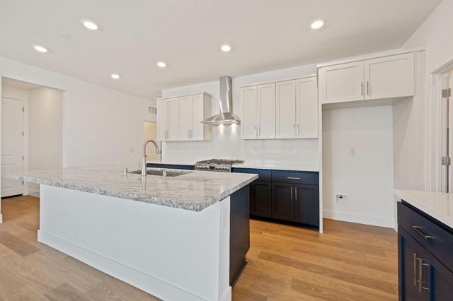 7000 Carbone Dr, Roseville, CA 95747