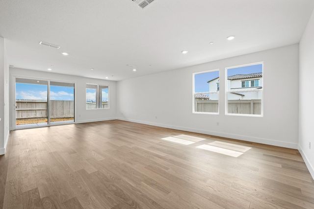 7000 Carbone Dr, Roseville, CA 95747