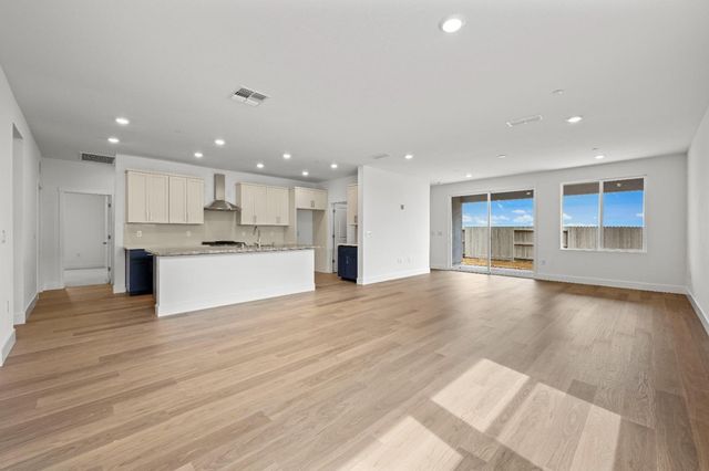 7000 Carbone Dr, Roseville, CA 95747