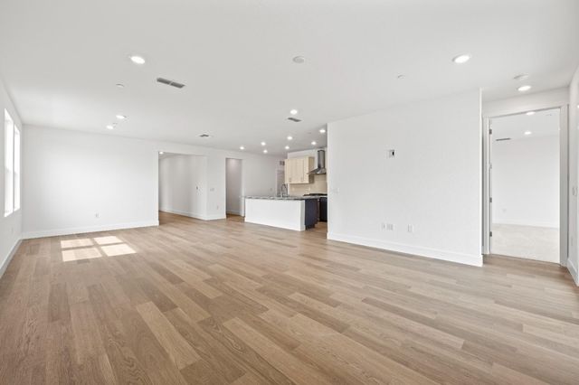 7000 Carbone Dr, Roseville, CA 95747