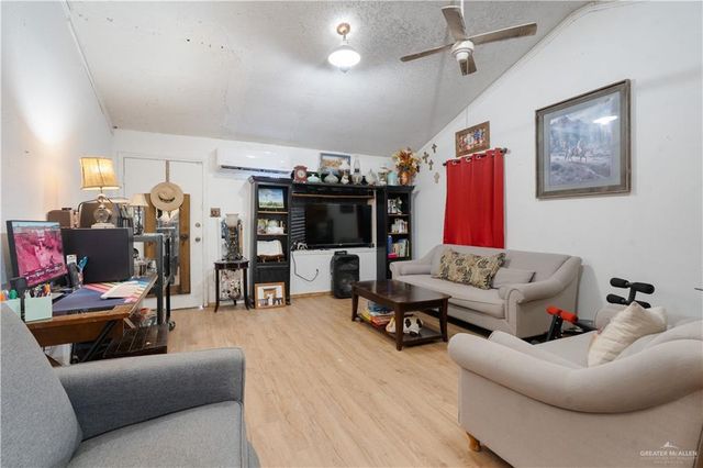 1915 W Saint Francis Street, Alton, TX 78573