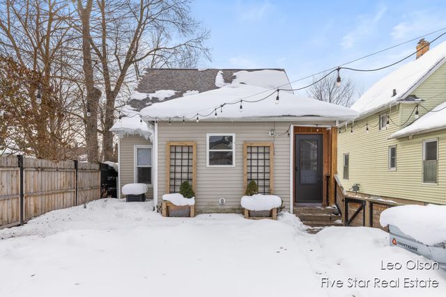 1037 Lilac Court, Grand Rapids, MI 49503