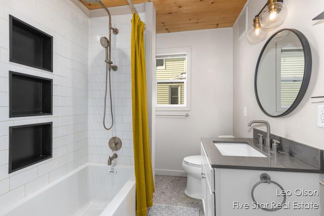 1037 Lilac Court, Grand Rapids, MI 49503