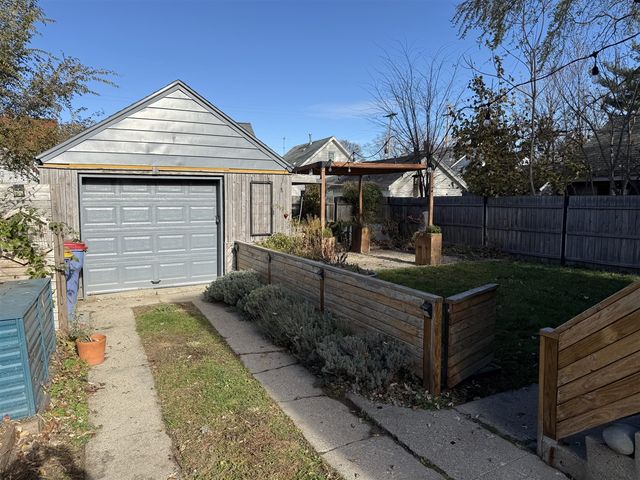 1037 Lilac Court, Grand Rapids, MI 49503