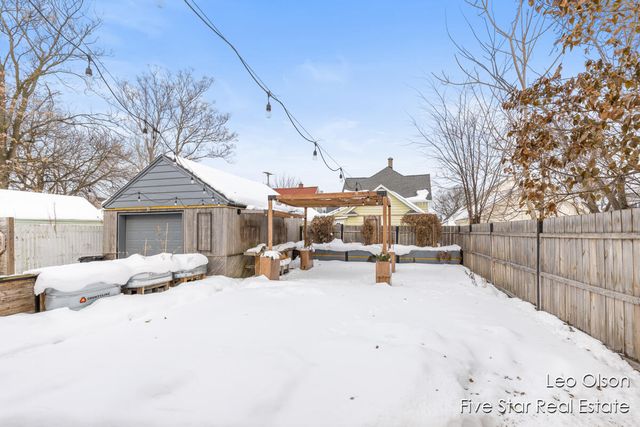 1037 Lilac Court, Grand Rapids, MI 49503