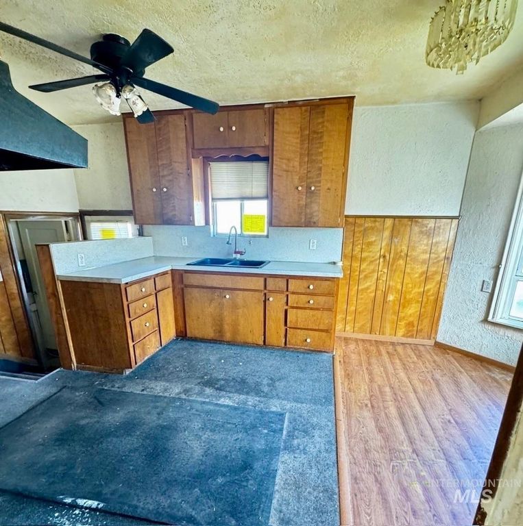 1102 E Denver St, Caldwell, ID 83605 photo 3