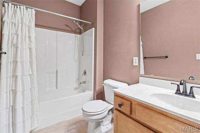 35 Kassebaum Lane 204, St Louis, MO 63129