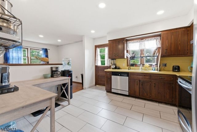 3 Summit Ave, Wharton Boro, NJ 07885