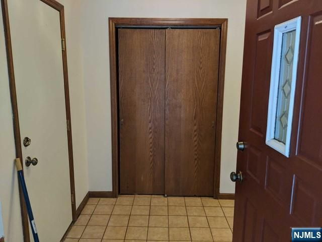 4 Lee Court, Waldwick, NJ 07463