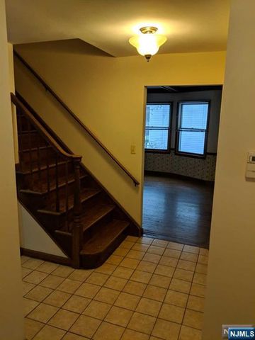 4 Lee Court, Waldwick, NJ 07463