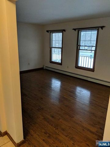 4 Lee Court, Waldwick, NJ 07463