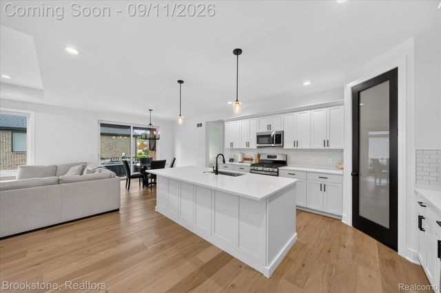 12891 Preston Pointe Drive, Shelby Charter Township, MI 48315