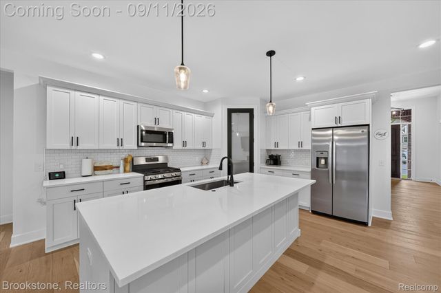 12891 Preston Pointe Drive, Shelby Charter Township, MI 48315