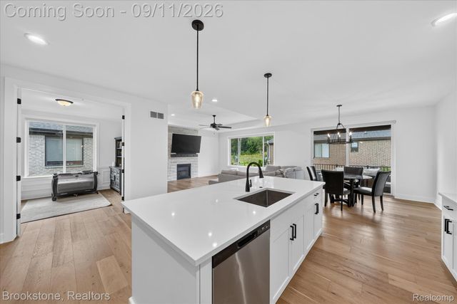 12891 Preston Pointe Drive, Shelby Charter Township, MI 48315