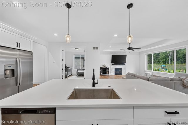 12891 Preston Pointe Drive, Shelby Charter Township, MI 48315