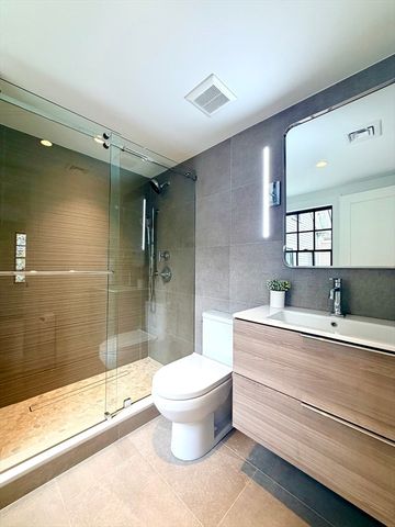 11 Mt Auburn St A, Cambridge, MA 02138
