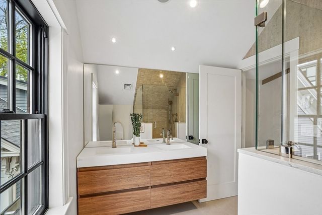 11 Mt Auburn St A, Cambridge, MA 02138