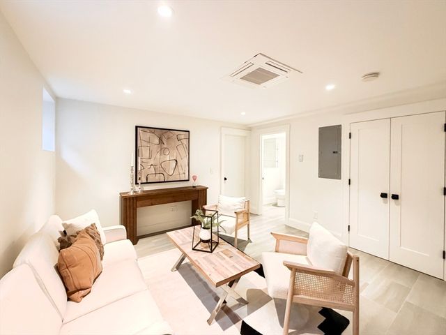 11 Mt Auburn St A, Cambridge, MA 02138