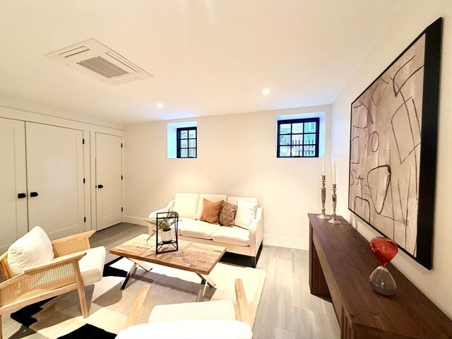 11 Mt Auburn St A, Cambridge, MA 02138