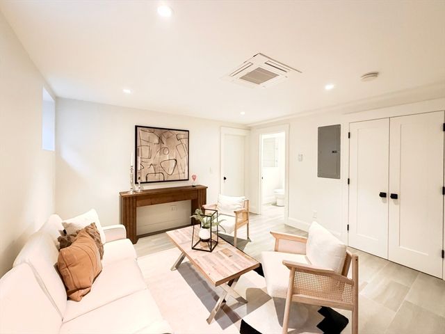 11 Mt Auburn St A, Cambridge, MA 02138