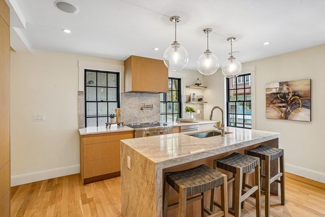11 Mt Auburn St A, Cambridge, MA 02138