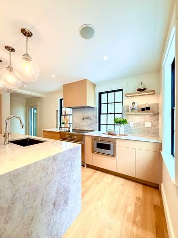 11 Mt Auburn St A, Cambridge, MA 02138