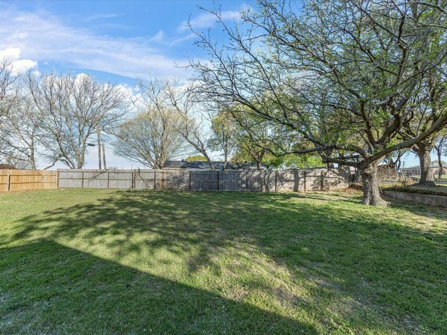 101 Mcwilliams Drive, Bowie, TX 76230