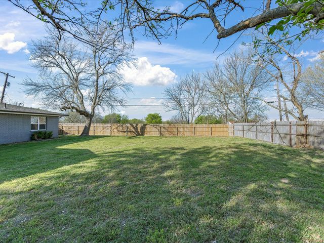 101 Mcwilliams Drive, Bowie, TX 76230
