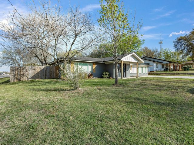 101 Mcwilliams Drive, Bowie, TX 76230