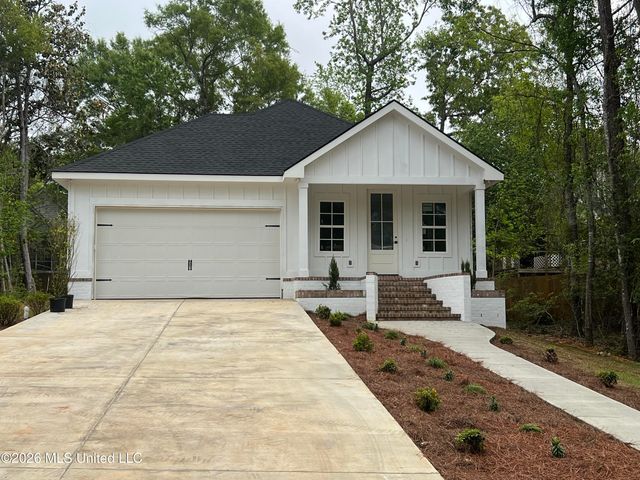 952 Kale Street, Diamondhead, MS 39525