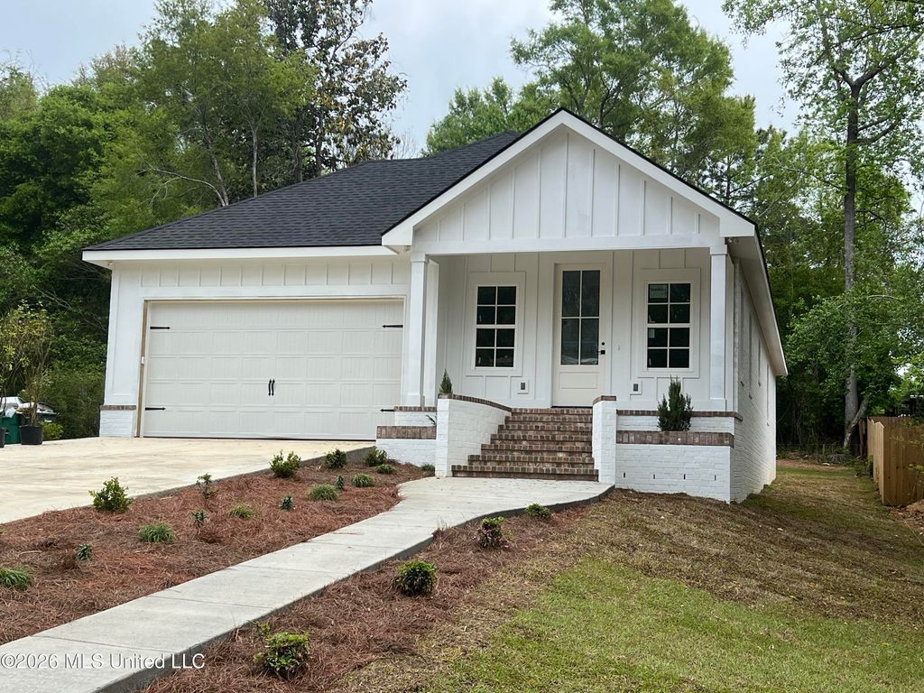 952 Kale Street, Diamondhead, MS 39525
