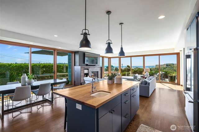 2506 W Halladay Street, Seattle, WA 98199