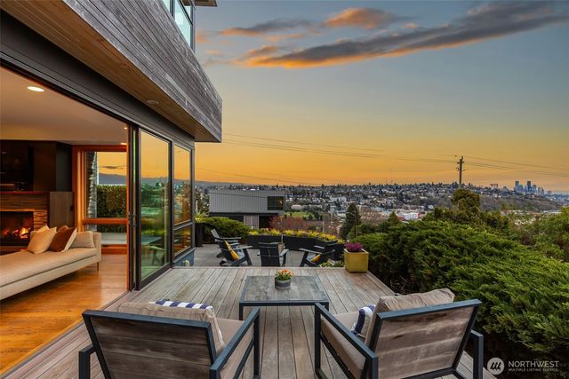 2506 W Halladay Street, Seattle, WA 98199