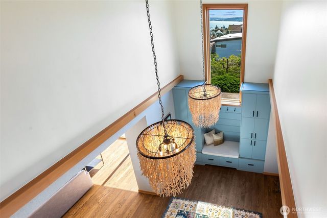 2506 W Halladay Street, Seattle, WA 98199