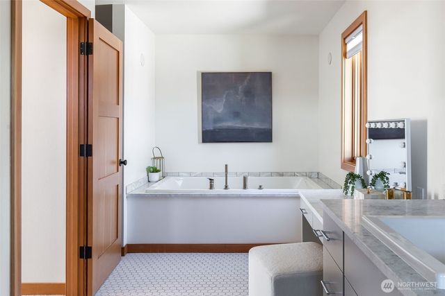 2506 W Halladay Street, Seattle, WA 98199