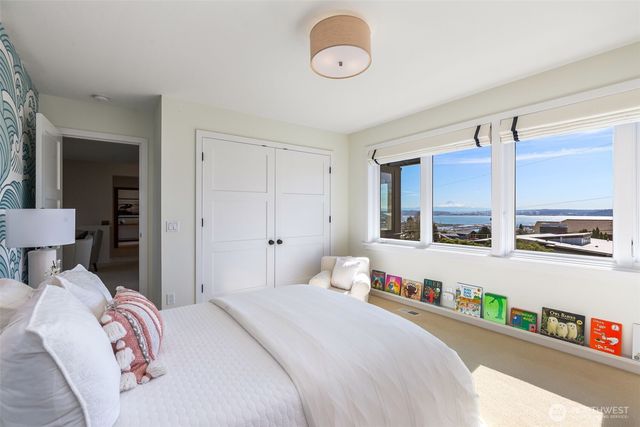 2506 W Halladay Street, Seattle, WA 98199