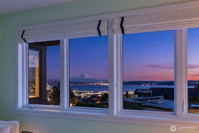 2506 W Halladay Street, Seattle, WA 98199