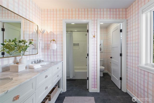 2506 W Halladay Street, Seattle, WA 98199