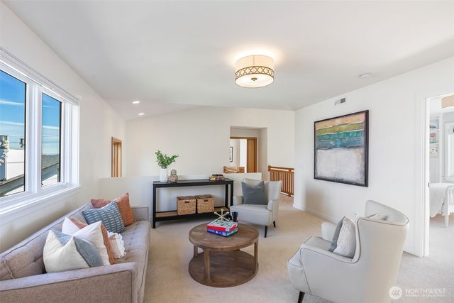 2506 W Halladay Street, Seattle, WA 98199