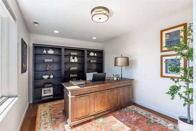 2506 W Halladay Street, Seattle, WA 98199