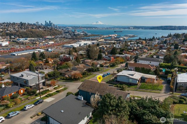 2506 W Halladay Street, Seattle, WA 98199