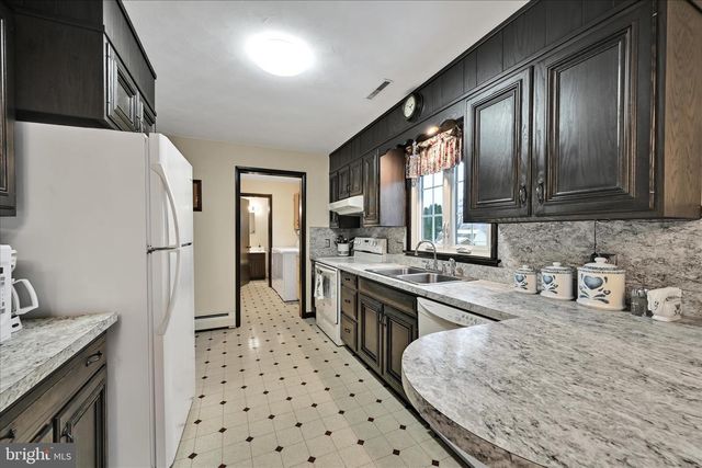 2 PERRI AVE, Myerstown, PA 17067